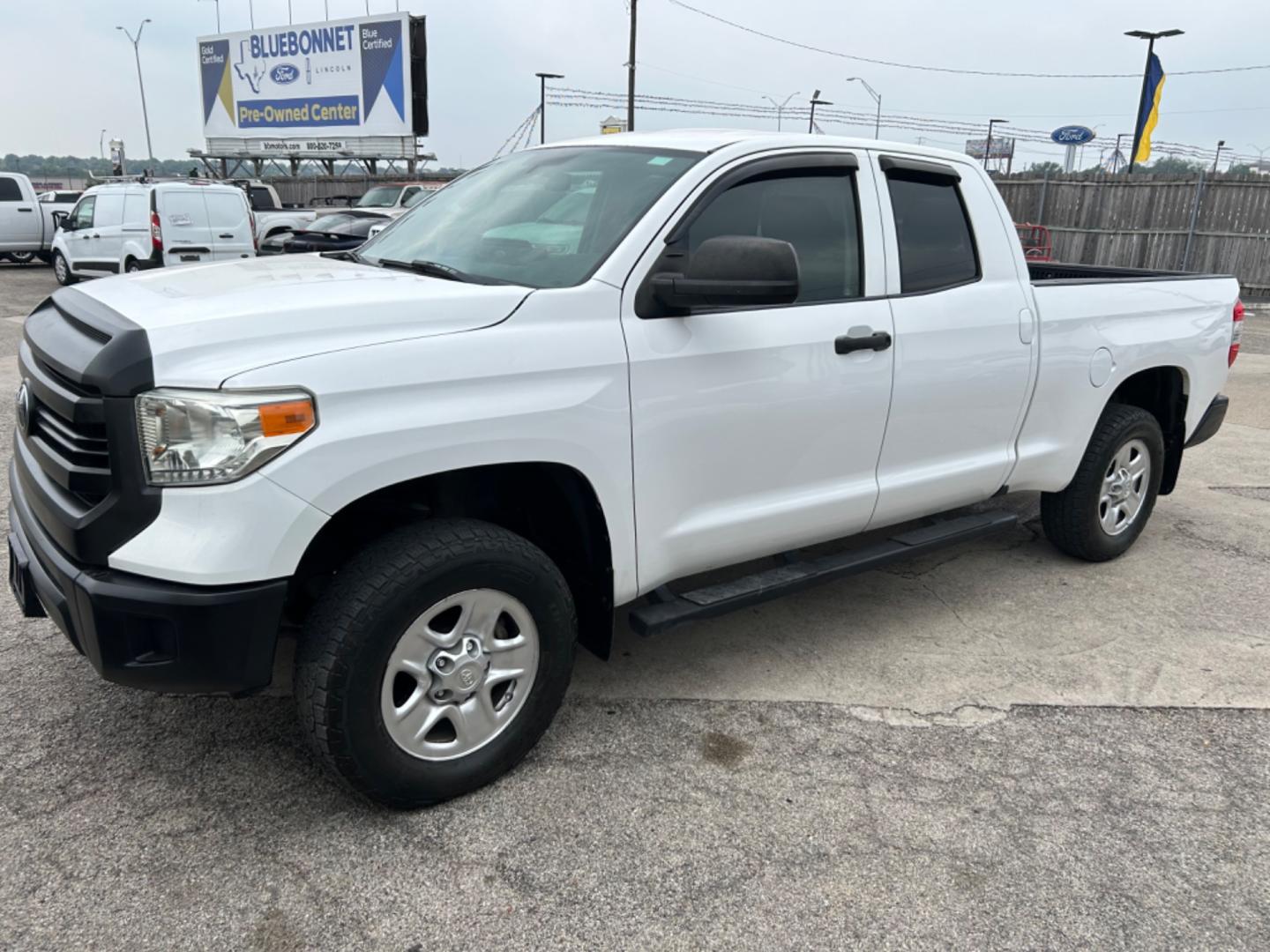 2015 White Toyota Tundra SR5 4.6L V8 Double Cab 2WD (5TFRM5F13FX) with an 4.6L V8 DOHC 32V engine, 6-Speed Automatic transmission, located at 1687 Business 35 S, New Braunfels, TX, 78130, (830) 625-7159, 29.655487, -98.051491 - Photo#0